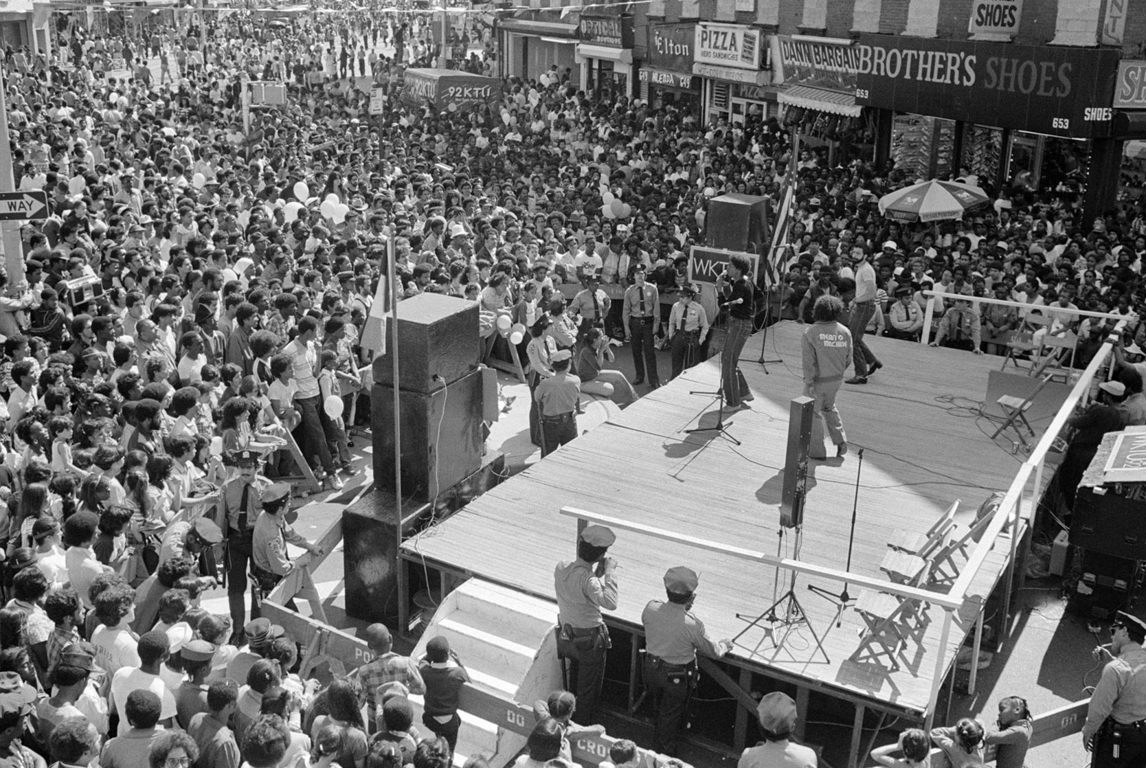 The Mean Machine performing in The HUB, 1981.